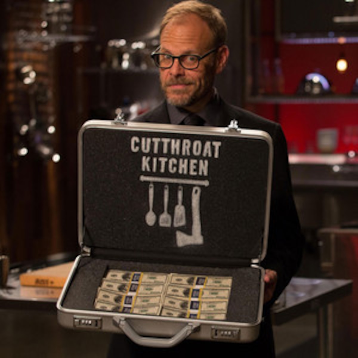 Host Of Cutthroat Kitchen KITCHEN